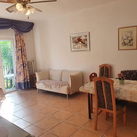 Grosses Ferienhaus Plattensee Balaton - Nyaralo Haz 6 Szobaval, 5 Fuerdoszobaval, 3000 Nm Apartment Szolad Bagian luar foto