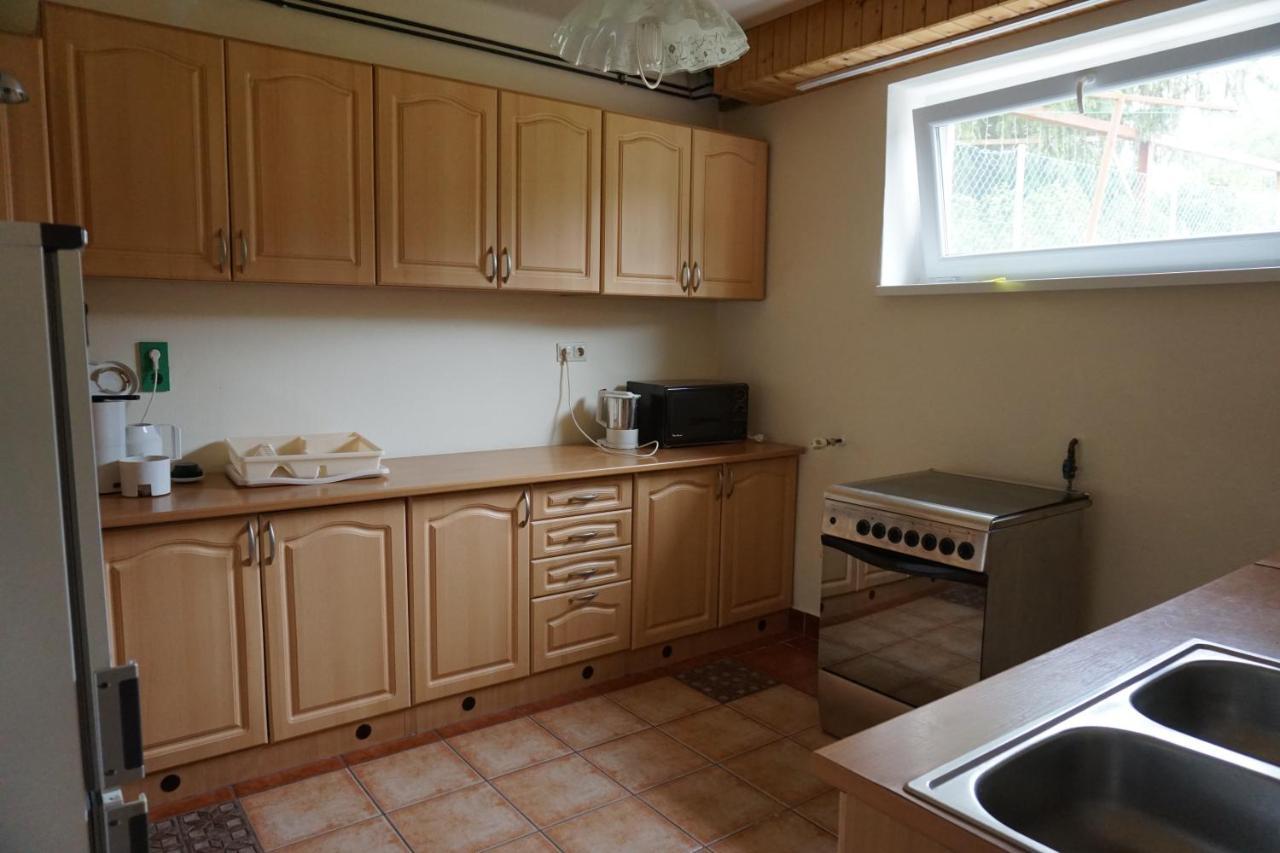 Grosses Ferienhaus Plattensee Balaton - Nyaralo Haz 6 Szobaval, 5 Fuerdoszobaval, 3000 Nm Apartment Szolad Bagian luar foto