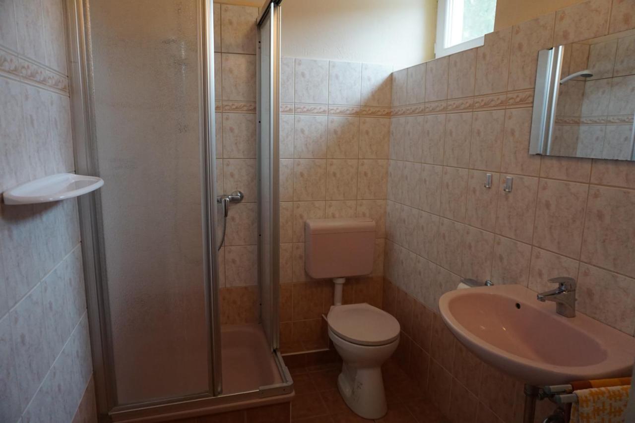 Grosses Ferienhaus Plattensee Balaton - Nyaralo Haz 6 Szobaval, 5 Fuerdoszobaval, 3000 Nm Apartment Szolad Bagian luar foto