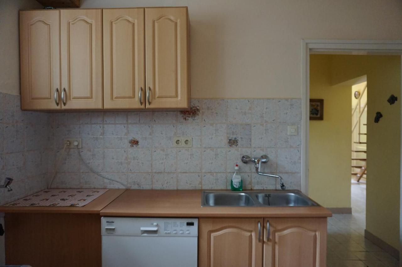 Grosses Ferienhaus Plattensee Balaton - Nyaralo Haz 6 Szobaval, 5 Fuerdoszobaval, 3000 Nm Apartment Szolad Bagian luar foto