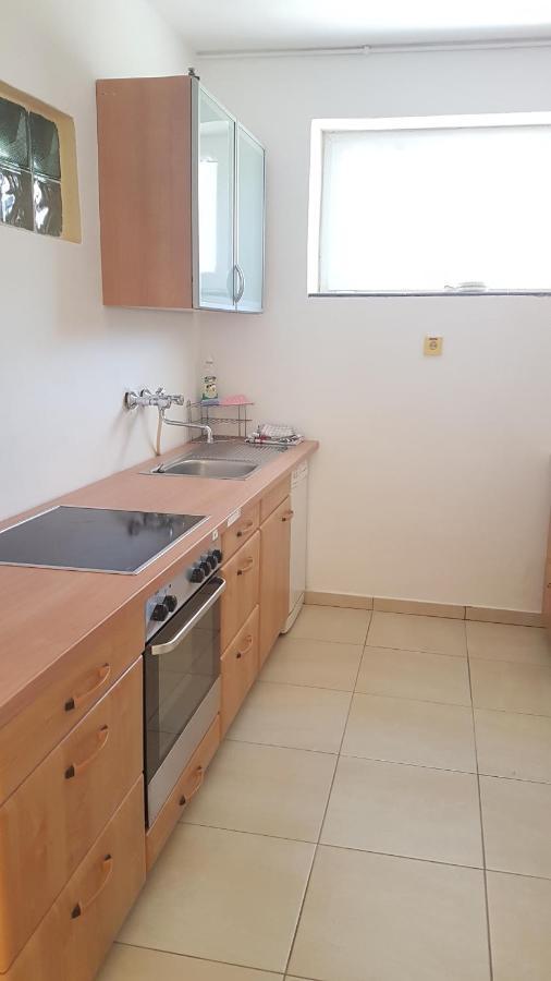 Grosses Ferienhaus Plattensee Balaton - Nyaralo Haz 6 Szobaval, 5 Fuerdoszobaval, 3000 Nm Apartment Szolad Bagian luar foto