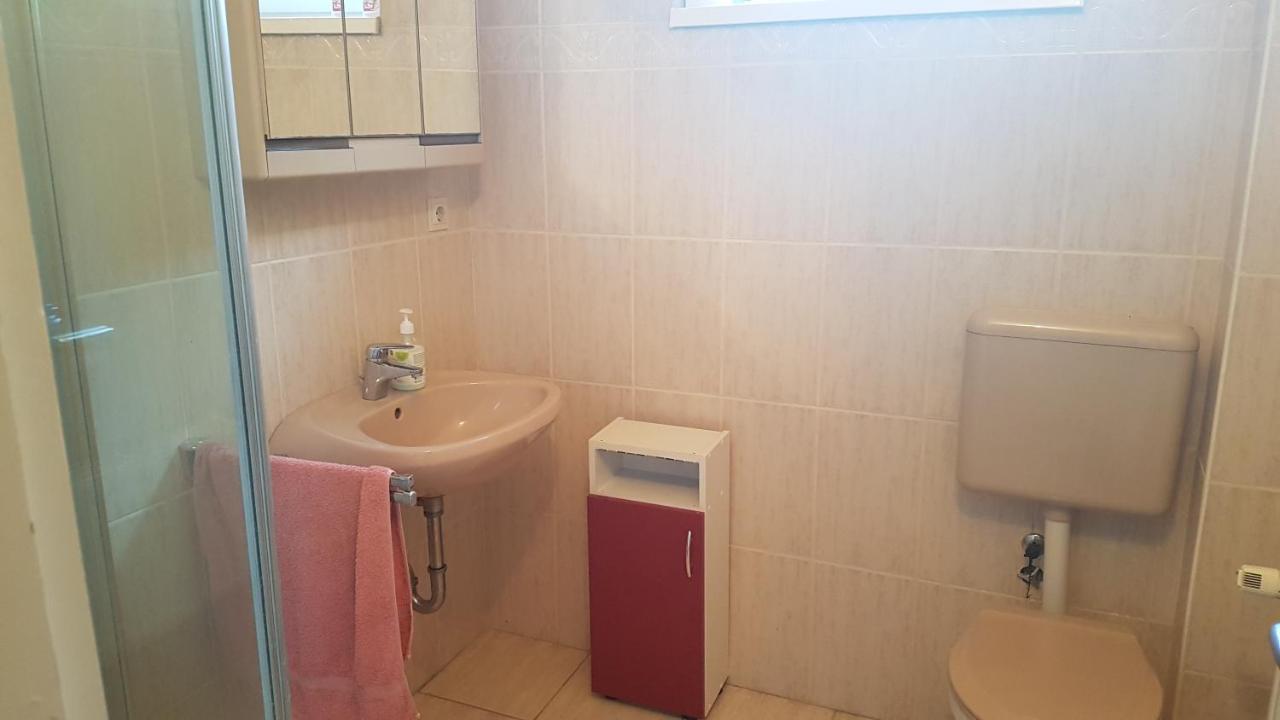 Grosses Ferienhaus Plattensee Balaton - Nyaralo Haz 6 Szobaval, 5 Fuerdoszobaval, 3000 Nm Apartment Szolad Bagian luar foto