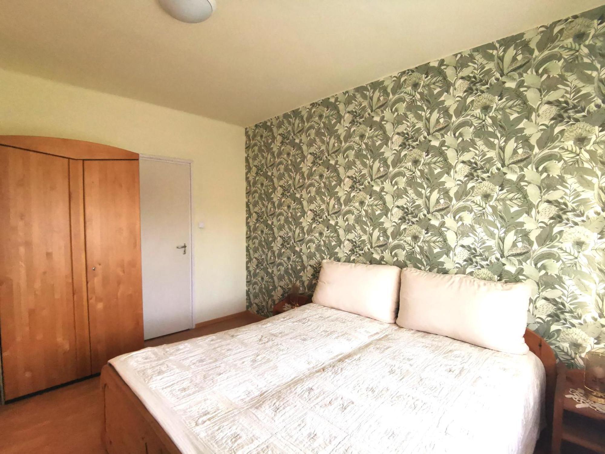 Grosses Ferienhaus Plattensee Balaton - Nyaralo Haz 6 Szobaval, 5 Fuerdoszobaval, 3000 Nm Apartment Szolad Bagian luar foto