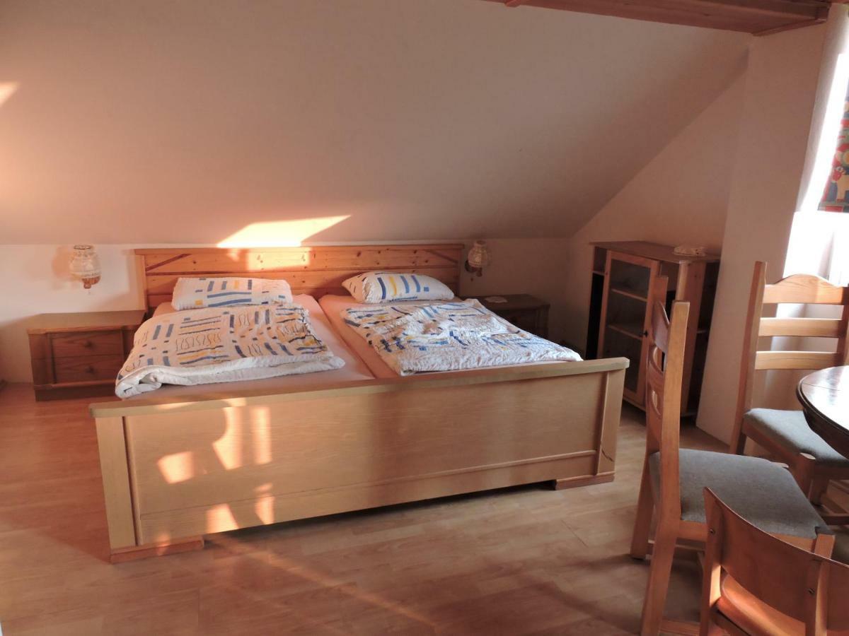 Grosses Ferienhaus Plattensee Balaton - Nyaralo Haz 6 Szobaval, 5 Fuerdoszobaval, 3000 Nm Apartment Szolad Bagian luar foto